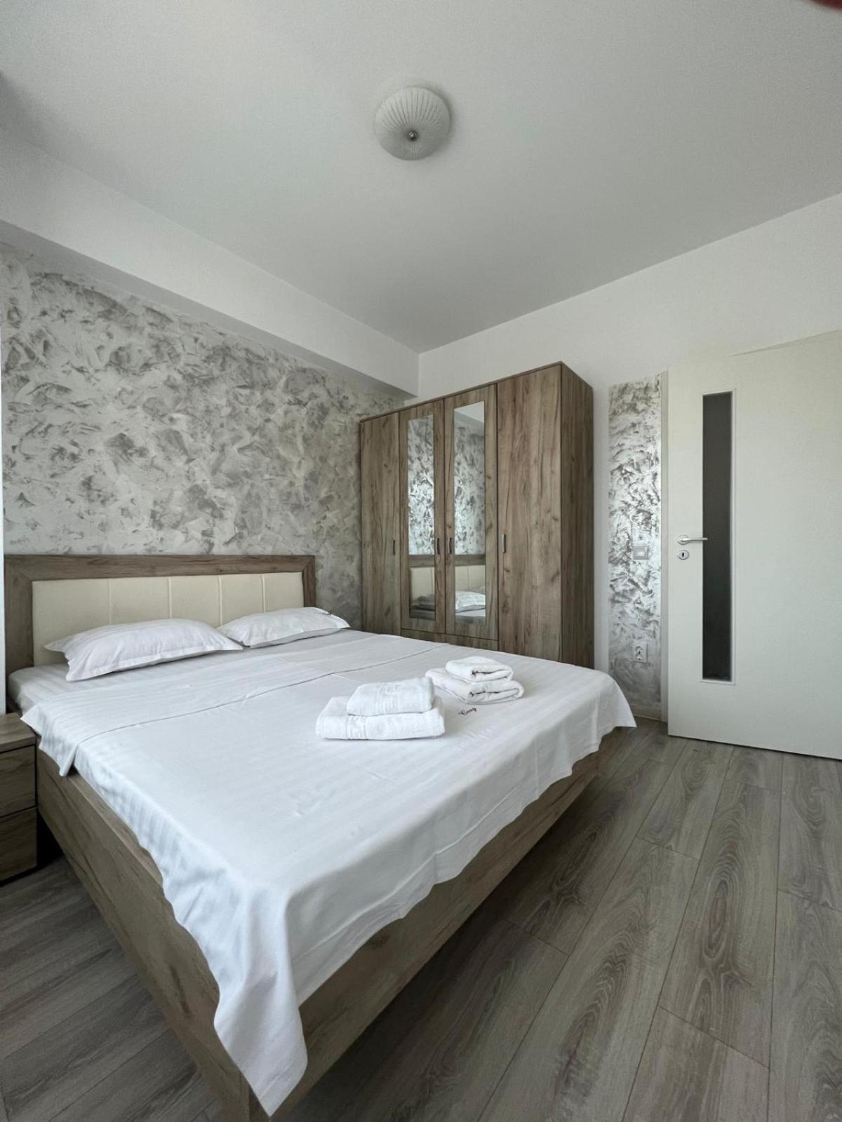 Cozy 3 Bedroom Apartments In Centre Of Iasi Palas Mall Bagian luar foto