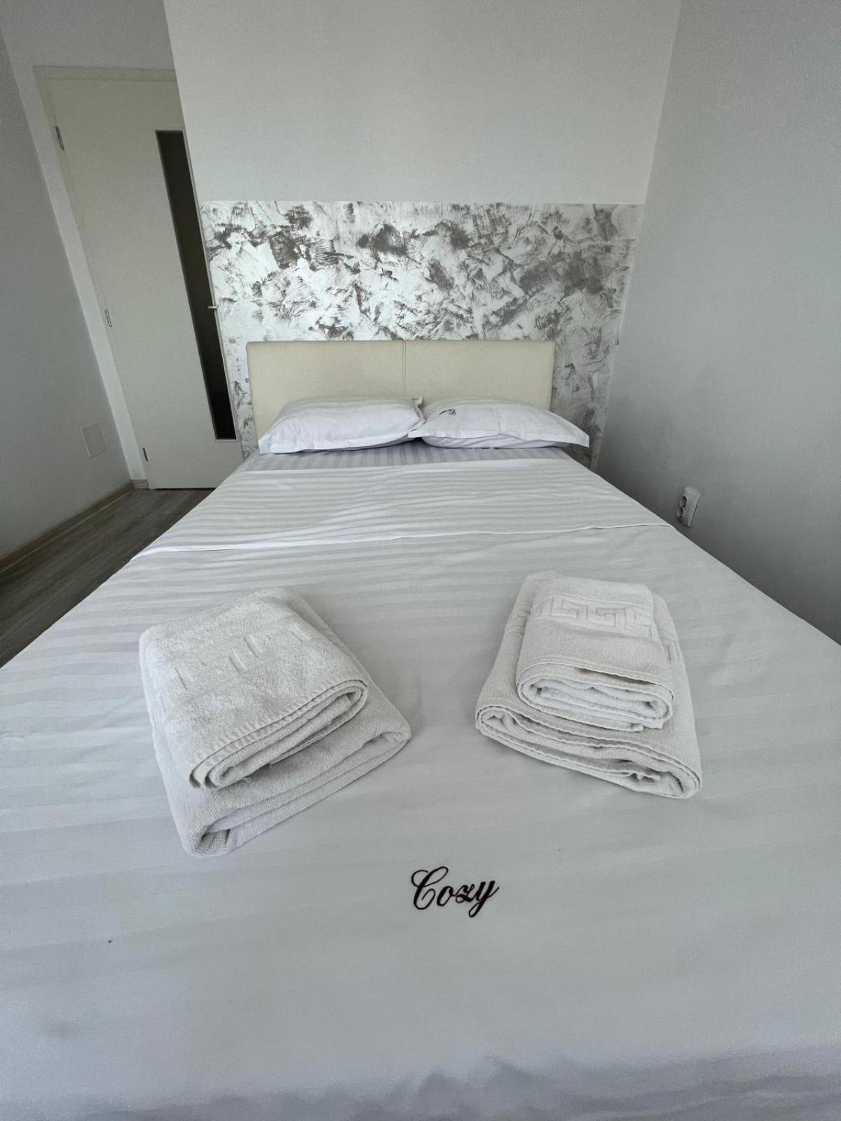 Cozy 3 Bedroom Apartments In Centre Of Iasi Palas Mall Bagian luar foto